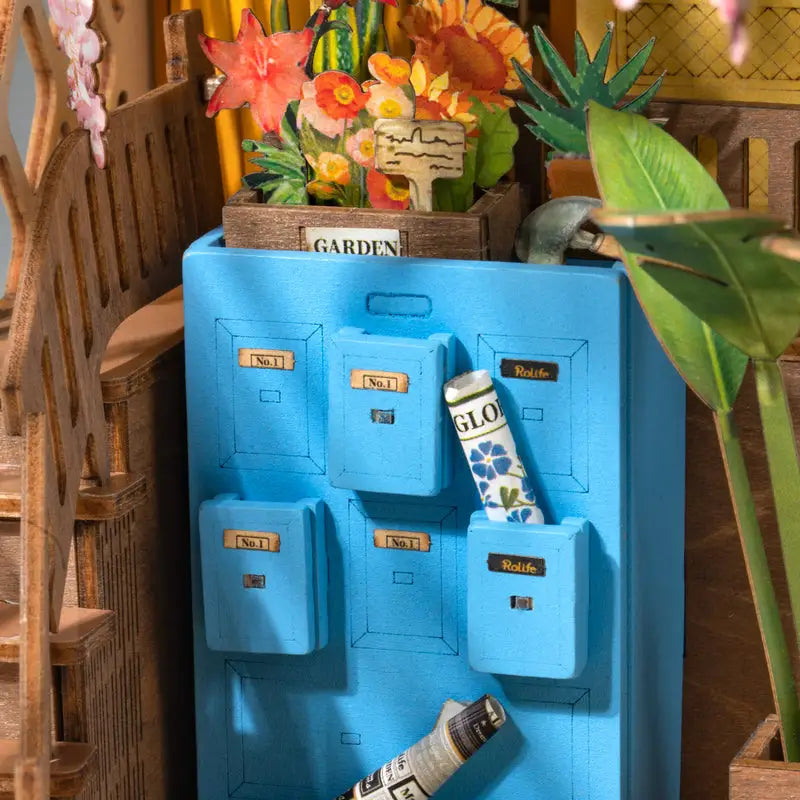 Holiday Garden House - DIY Book Nook - Book Nook
